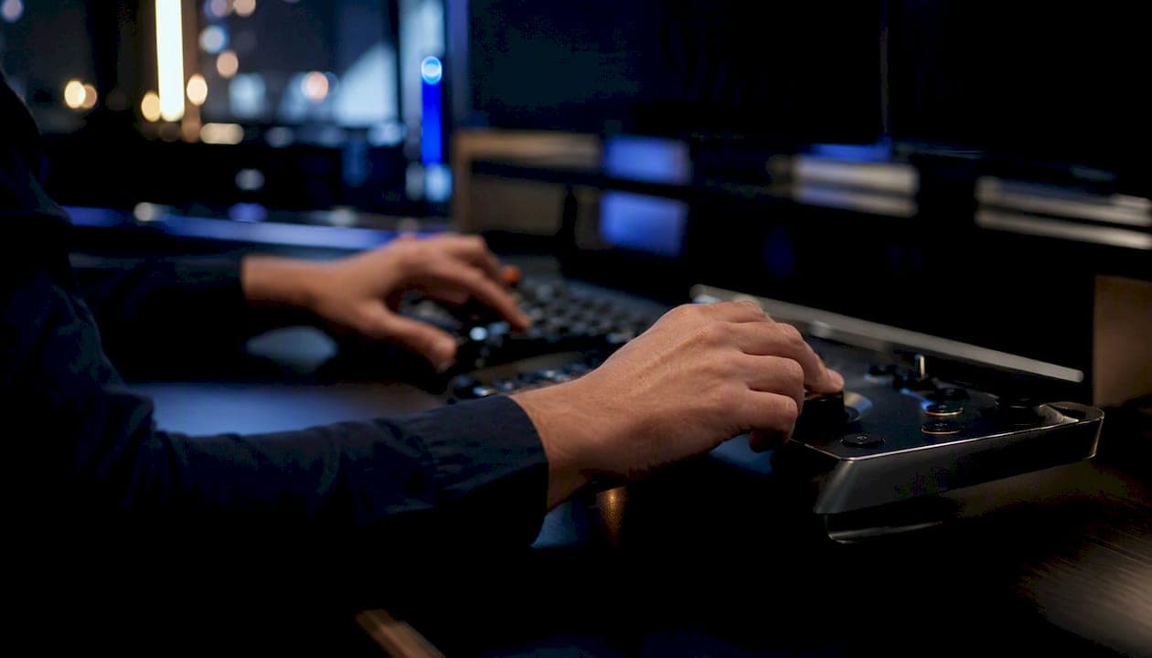 Tradovate Multiple Accounts: Group Trade or Automation?